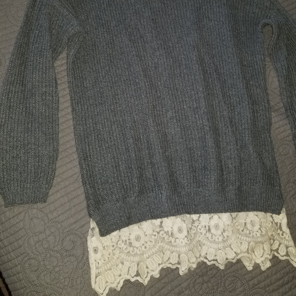 Adorable sweater dress, goes well with leggings